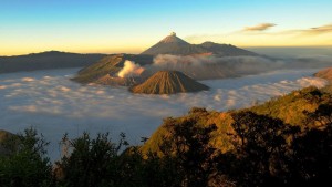 bromo_volcano_at_sunrise_java_indonesia_1280x720